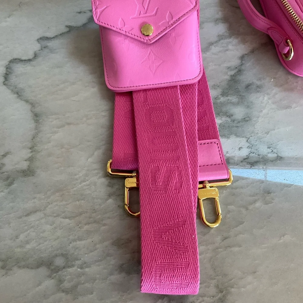 Sold Amazing Louis Vuitton Pink Utility Bag - Picture 12 of 16